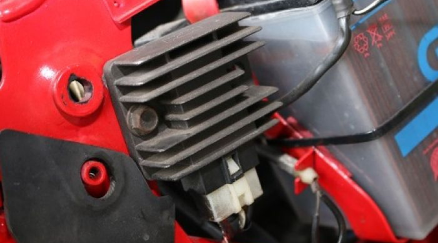 pengaruh kelistrikan performa motor