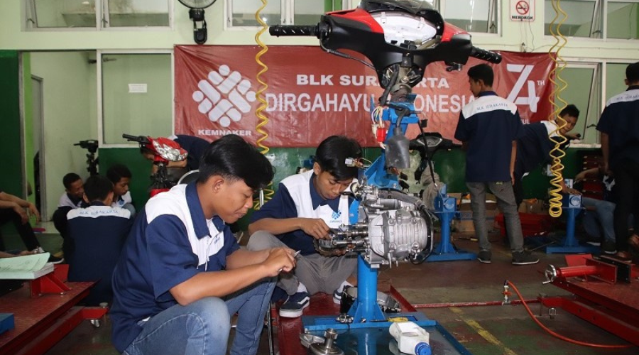 keahlian teknisi motor balap